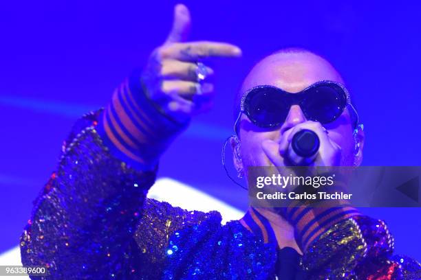 Singer J Balvin performs on stage as part of his Vibras Tour at Arena Ciudad de Mexico on May 26, 2018 in Mexico City, Mexico.