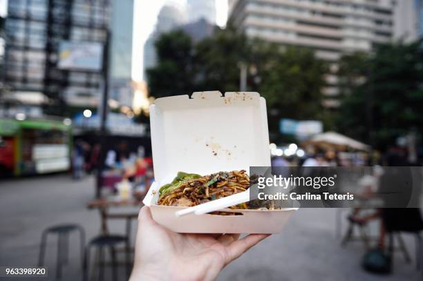 carboard take away box of malaysian char kway teow at a market - char kway teow stock pictures, royalty-free photos & images