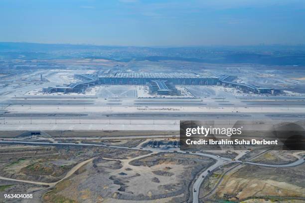 Terminal Top View Airport Terminal Top View Photos and Premium High Res Pictures - Getty ...