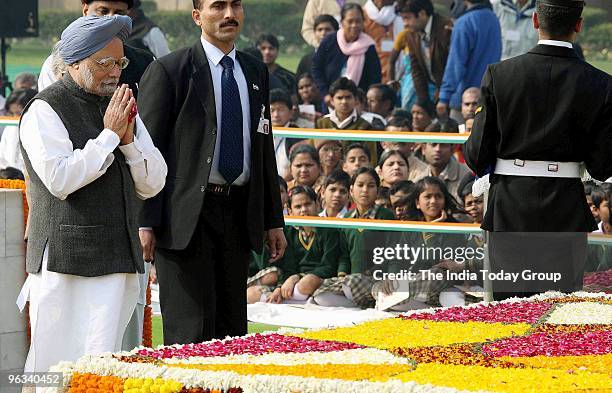 Prime Minister Manmohan Singh pays tribute to Mahatma Gandhi on his 62nd death anniversary in New Delhi on Saturday, January 30, 2010.