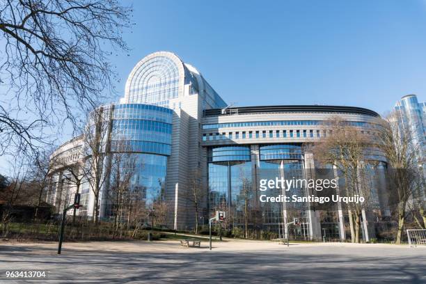 european parliament building - brussels hoofdstedelijk gewest stockfoto's en -beelden
