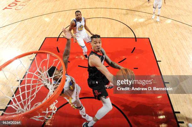 Gerald Green of the Houston Rockets goes to the basket against the Golden State Warriors during Game Seven of the Western Conference Finals of the...
