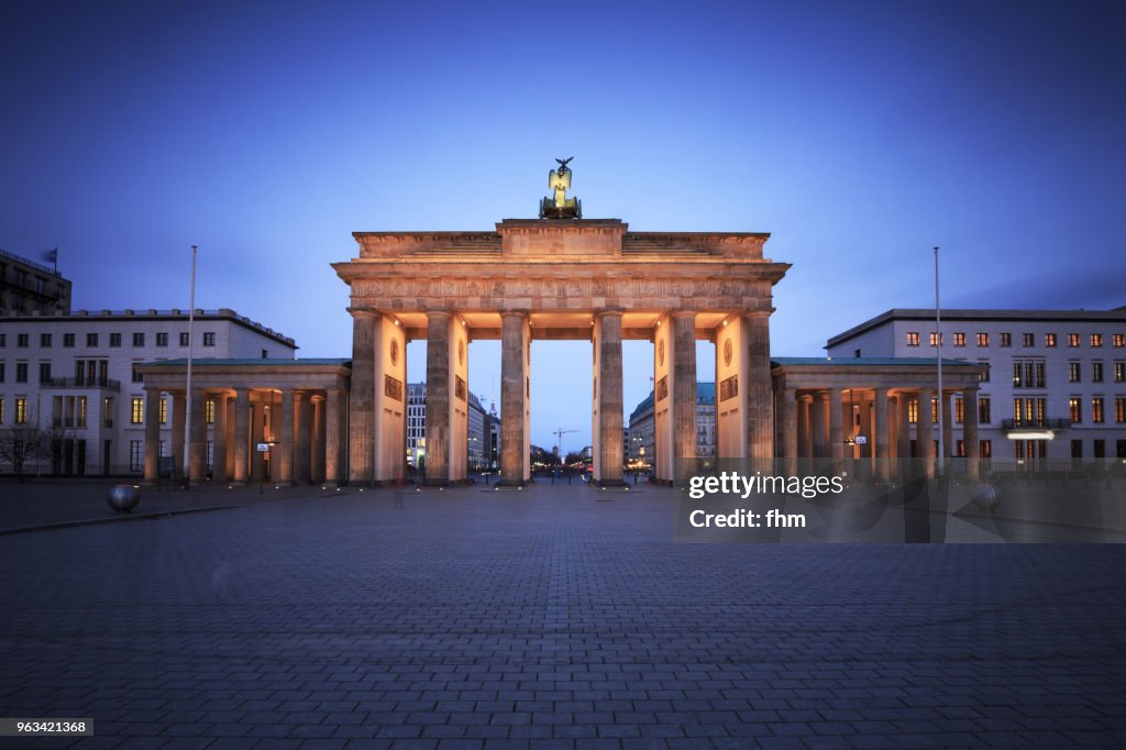 Brandenburger Tor (Brandenburg Gate) and Pariser Platz at blue hour (Berlin, Germany)