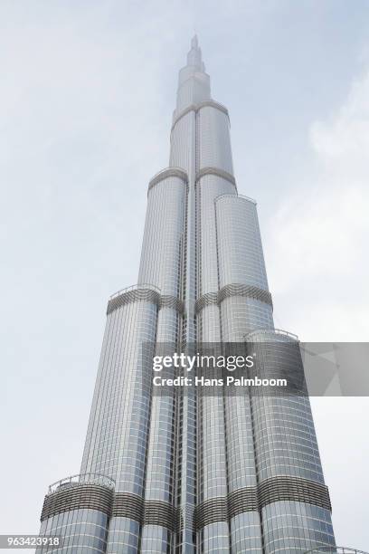 the famous burj khalifa in dubai - palmboom 個照片及圖片檔