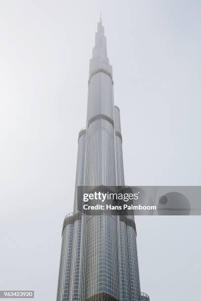 the famous burj khalifa in dubai - palmboom 個照片及圖片檔