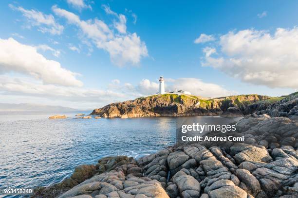 fanad head lighthouse, county donegal, ulster region, republic of ireland, europe. - andrea comi stock-fotos und bilder