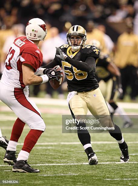 Scott Shanle of the New Orleans Saints rushes during the NFC Divisional Playoff Game against Kurt Warner of the Arizona Cardinals at the Louisiana...