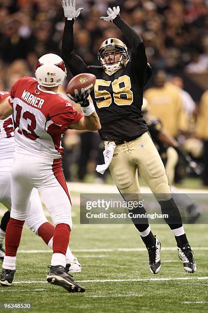 Scott Shanle of the New Orleans Saints rushes during the NFC Divisional Playoff Game against Kurt Warner of the Arizona Cardinals at the Louisiana...