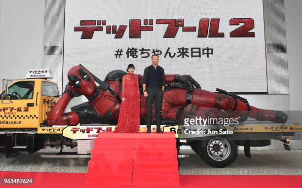 Ryan Reynolds and actress Shioli Kutsuna attend the 'Deadpool 2' Tokyo Premiere at the Roppongi Hills on May 29, 2018 in Tokyo, Japan.