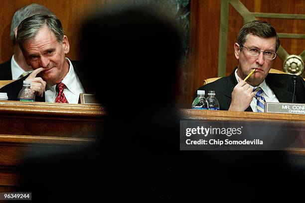 Senate Budget Committee ranking member Sen. Judd Gregg and Chairman Kent Conrad listen to testimony from White House Office of Managment and Budget...