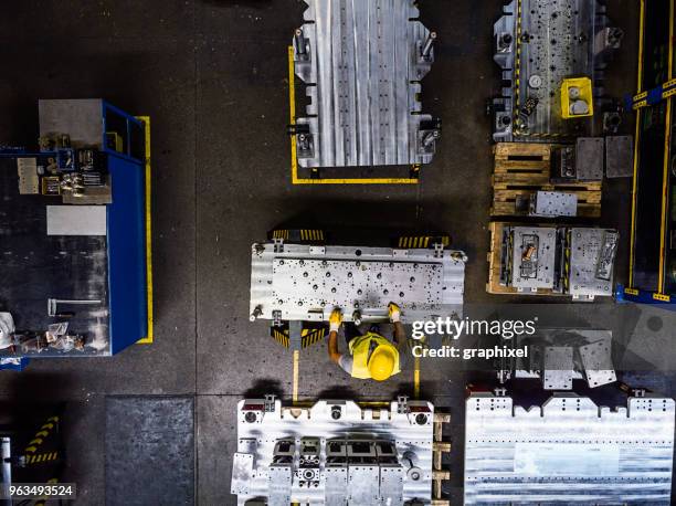 industrial worker in a production line - west asia stock pictures, royalty-free photos & images