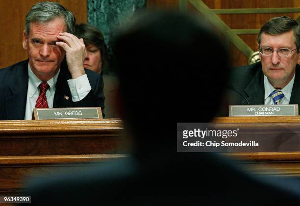 Senate Budget Committee ranking member Sen. Judd Gregg and Chairman Kent Conrad listen to testimony from White House Office of Managment and Budget...