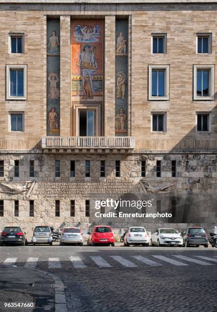 modern building facade view with parked cars ;italy. - emreturanphoto stock-fotos und bilder