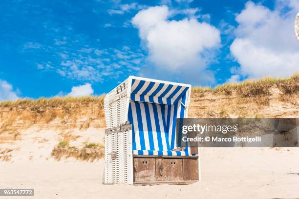 strandkorb (hooded beach chair) on the beach, sylt island. - beach shelter stock-fotos und bilder