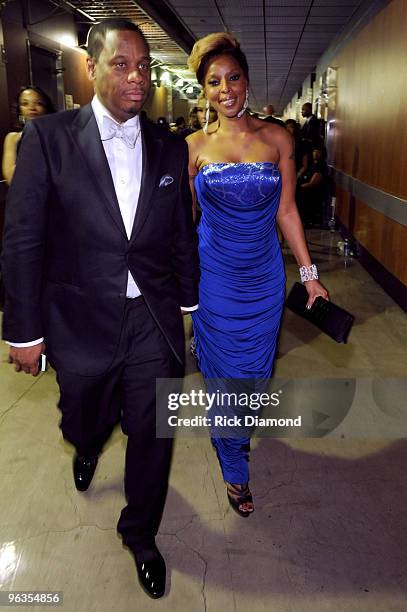 Singer Mary J. Blige and Kendu Isaacs attend the 52nd Annual GRAMMY Awards held at Staples Center on January 31, 2010 in Los Angeles, California.