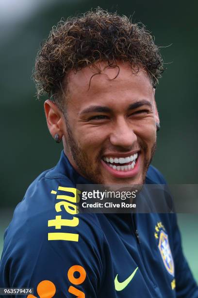 192 Neymar Laugh Photos and Premium High Res Pictures - Getty Images