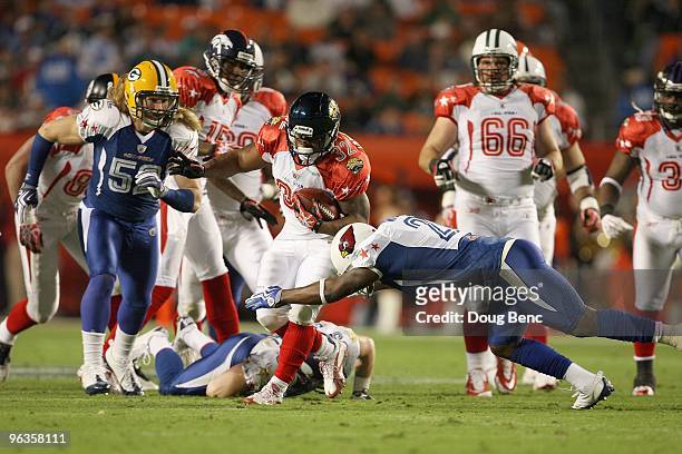 Maurice Jones-Drew of the Jacksonville Jaguars carries the ball during the 2010 AFC-NFC Pro Bowl at Sun Life Stadium on January 31, 2010 in Miami...