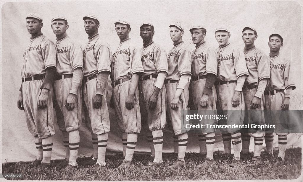 J.L. Wilkinson's barnstorming baseball team lines up for... News Photo Getty Images