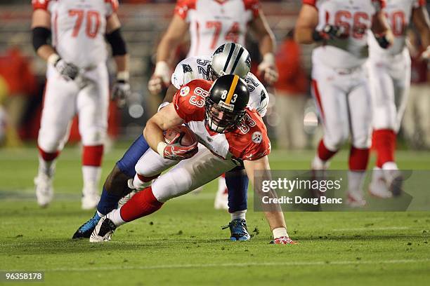 Heath Miller of the Pittsburgh Steelers carries the ball during the 2010 AFC-NFC Pro Bowl at Sun Life Stadium on January 31, 2010 in Miami Gardens,...