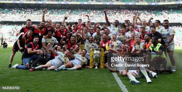 Saracens celebrate their victory during the Aviva Premiership Final between Exeter Chiefs and Saracens at Twickenham Stadium on May 26, 2018 in...