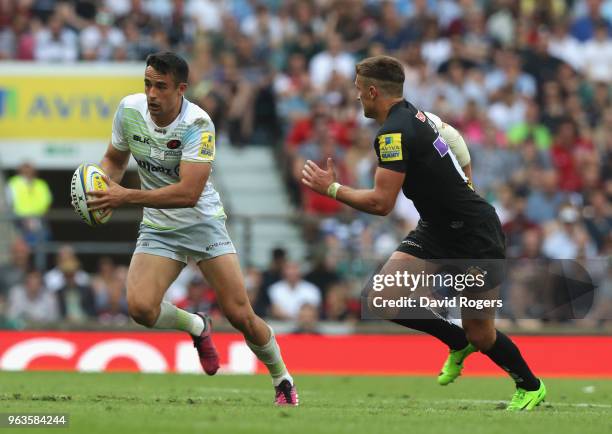 Alex Lozowski of Saracens moves passt Henry Slade during the Aviva Premiership Final between Exeter Chiefs and Saracens at Twickenham Stadium on May...