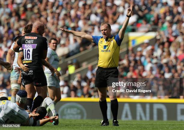 Wayne Barnes, the referee awards a penalty during the Aviva Premiership Final between Exeter Chiefs and Saracens at Twickenham Stadium on May 26,...