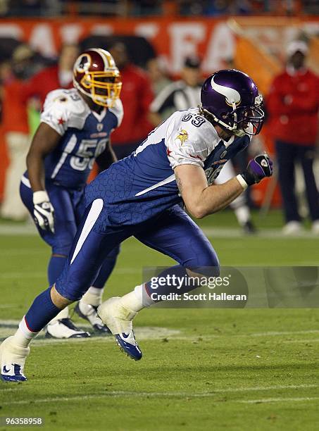 Jared Allen of the NFC rushes form the outside during the 2010 AFC-NFC Pro Bowl game at Sun Life Stadium on January 31, 2010 in Miami Gardens,...