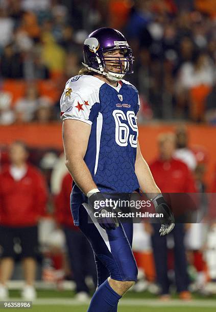 Jared Allen of the NFC looks on during the 2010 AFC-NFC Pro Bowl game at Sun Life Stadium on January 31, 2010 in Miami Gardens, Florida. The AFC...