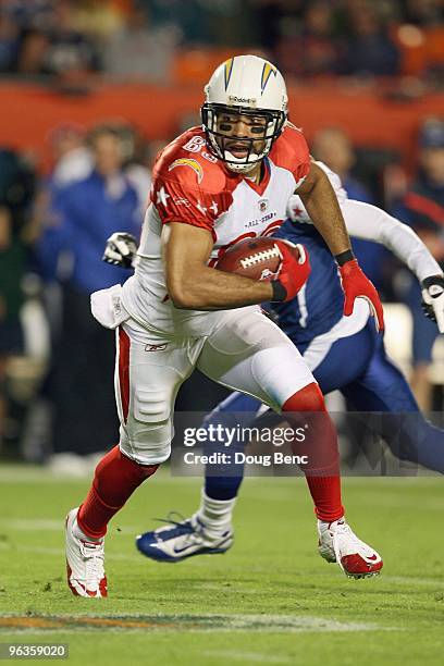 Vincent Jackson of the San Diego Chargers carries the ball during the 2010 AFC-NFC Pro Bowl at Sun Life Stadium on January 31, 2010 in Miami Gardens,...