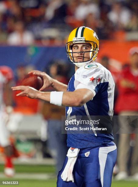 Aaron Rodgers of the NFC's Green Bay Packers makes a pass play during the 2010 AFC-NFC Pro Bowl game at Sun Life Stadium on January 31, 2010 in Miami...