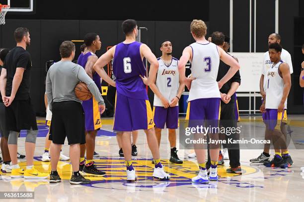 LiAngelo Ball, Dusan Ristic, and Thomas Welch listens as head coach Luke Walton of the Los Angeles Lakers talks to players during the Los Angeles...