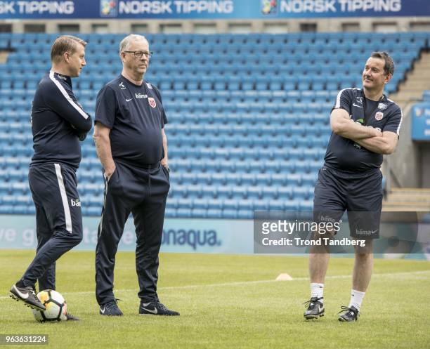 Leif Gunnar Smedrud, Lars Lagerback, Per Joar Hansen Perry of Norway during training session before Iceland v Norway at Ullevaal Stadion on May 29,...