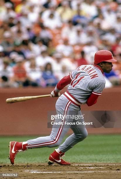 S: Shortstop Barry Larkin of the Cincinnati Reds swings and watches the flight of his ball against the San Francisco Giants during a MLB baseball...