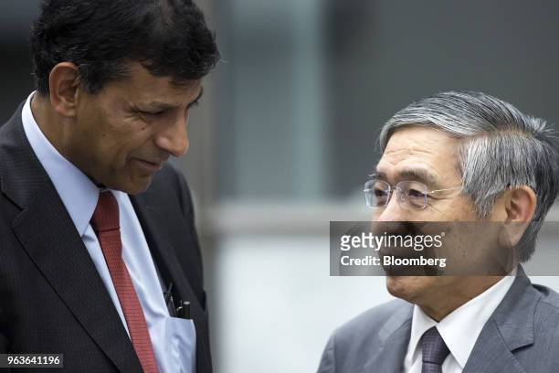 Raghuram Rajan, former governor of the Reserve Bank of India , left, speaks with Haruhiko Kuroda, governor of the Bank of Japan , during a conference...