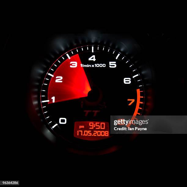 revs speedo - speedometer stock pictures, royalty-free photos & images