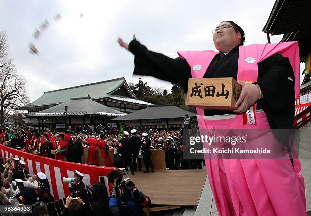 Sumo Wrestler Yamamotoyama throws packs of beans during a bean-scattering ceremony at Shinshoji Temple on February 3, 2010 in Narita, Japan. The...