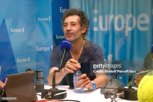 Actor Eric Elmosnino participates in a show at the studio of Radio Europe 1 during the 2018 French Open - Day Three at Roland Garros on May 29, 2018...
