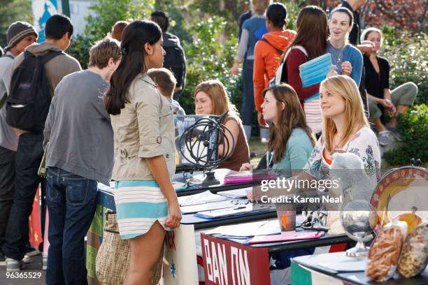 The Tortoise and the Hair" - The "G" word is finally spoken out loud -"Graduation." Casey is ready to discuss the future with a resistant Cappie, and...