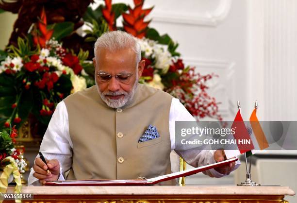 Modi Sign 317 Modi Writing Stock Photos, High-Res Pictures, and Images - Getty Images