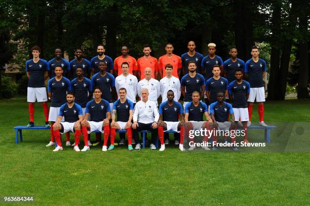 France's national football team players pose for a photo, back row Benjamin Pavard, Benjamin Mendy, Samuel Umtiti, Adil Rami, Steve Mandanda, Hugo...