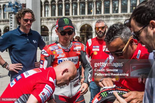 MotoGP rider Jorge Lorenzo arrives to film in St. Mark's Square to promote the Italian Grand Prix at Mugello this weekend on May 30, 2018 in Venice,...