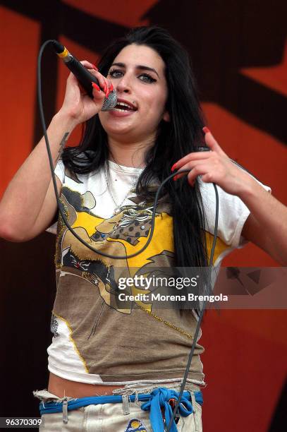 Amy Winehouse performs at the Cornetto free music festival on May 30, 2004 in Milan, Italy.