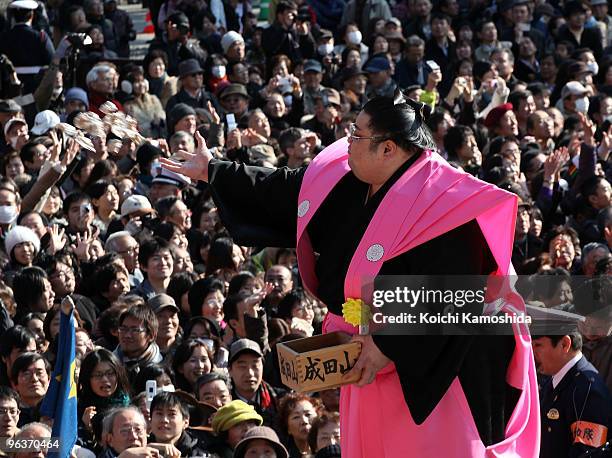 Sumo Wrestler Yamamotoyama throws packs of beans during a bean-scattering ceremony at Shinshoji Temple on February 3, 2010 in Narita, Japan. The...