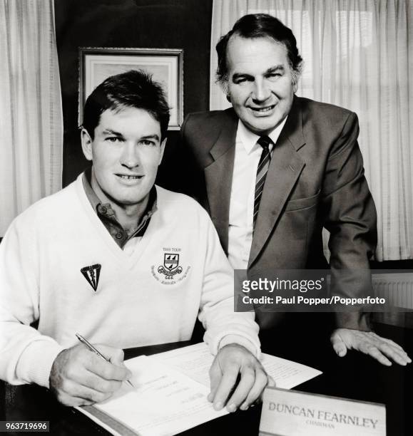 Graeme Hick of Worcestershire signing a sponsorship contract with cricket bat manufacturer Duncan Fearnley , circa 1989.