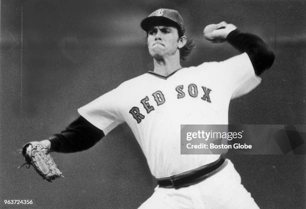 Boston Red Sox pitcher Bill Lee pitches during the third inning of Game Two of the World Series against the Cincinnati Reds at Fenway Park in Boston...