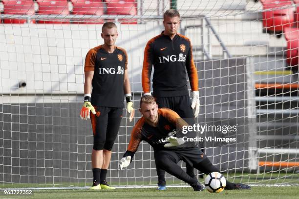 Goalkeeper Jasper Cillessen of Holland, goalkeeper Sergio Padt of Holland, goalkeeper Jeroen Zoet of Holland during a training session prior to the...