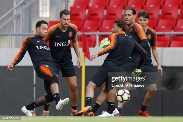 Memphis Depay of Holland, Kevin Strootman of Holland, Tonny Vilhena of Holland, Virgil van Dijk of Holland, Steven Berghuis of Holland during a...