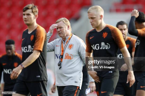 Marten de Roon of Holland, coach Ronald Koeman of Holland, Nathan Ake of Holland, Kevin Strootman of Holland, Virgil van Dijk of Holland during a...