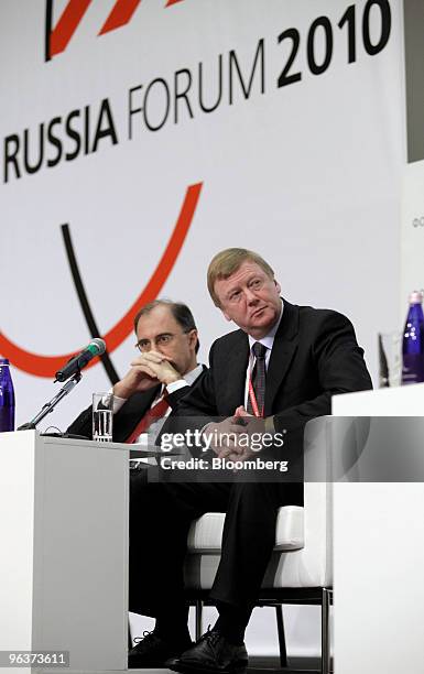 Xavier Rolet, chief executive officer of the London Stock Exchange, left, and Anatoly Chubais, chief executive officer of Rosnanotech, listen at the...
