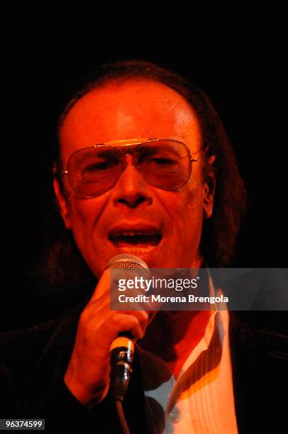 Antonello Venditti performs at Datch forum on March 27, 20080 in Milan, Italy.